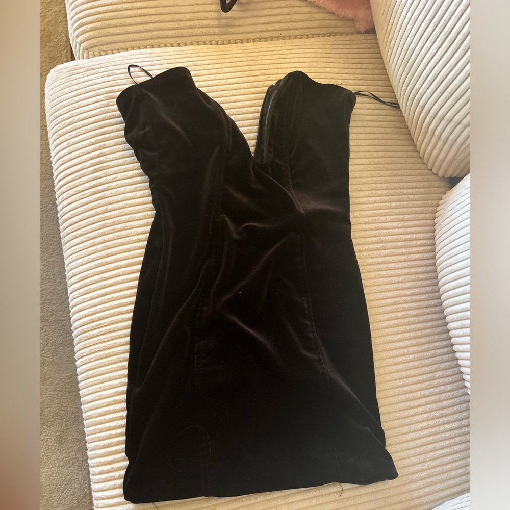 Chic Black Velvet Backless Dress
